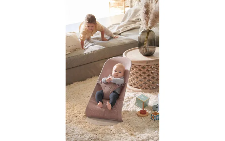 Шезлонг для немовлят BabyBjorn Bouncer BLISS Mesh Dusty Pink — Photo 7