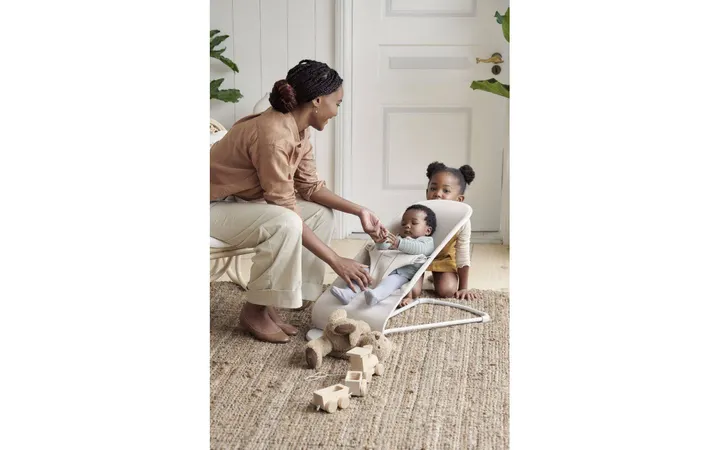 Шезлонг для немовлят BabyBjorn Bouncer BLISS 3D Jersey Light Beige — Photo 7