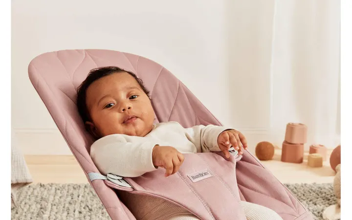 Шезлонг для немовлят BabyBjorn Bouncer BLISS Woven Petal Quilt Dusty Pink — Photo 13