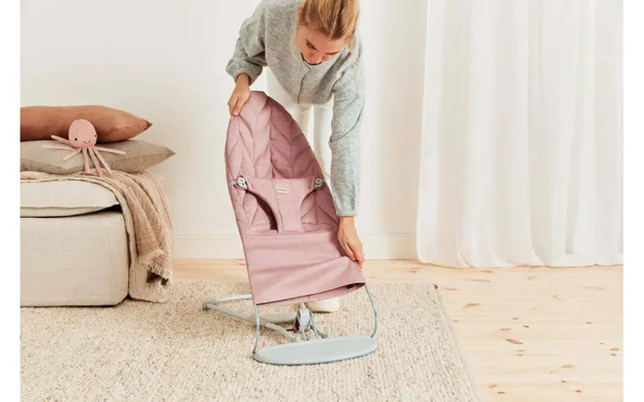 Шезлонг для немовлят BabyBjorn Bouncer BLISS Woven Petal Quilt Dusty Pink — Photo 16