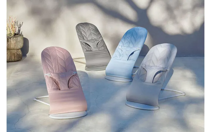 Шезлонг для немовлят BabyBjorn Bouncer BLISS Woven Petal Quilt Blue — Photo 10