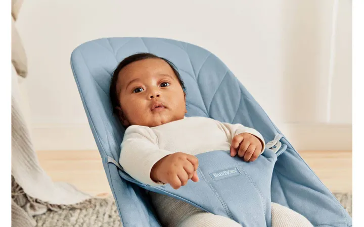 Шезлонг для немовлят BabyBjorn Bouncer BLISS Woven Petal Quilt Blue — Photo 8