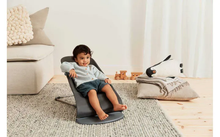 Шезлонг для немовлят BabyBjorn Bouncer BLISS Woven Petal Quilt Antracyt — Photo 16