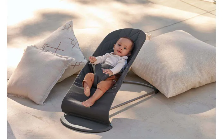 Шезлонг для немовлят BabyBjorn Bouncer BLISS Woven Petal Quilt Antracyt — Photo 18