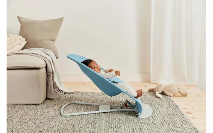 Шезлонг для немовлят BabyBjorn Bouncer BLISS Woven Petal Quilt Blue — Photo 9