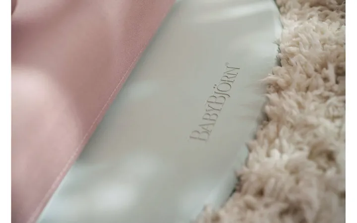 Шезлонг для немовлят BabyBjorn Bouncer BLISS Woven Petal Quilt Dusty Pink — Photo 21