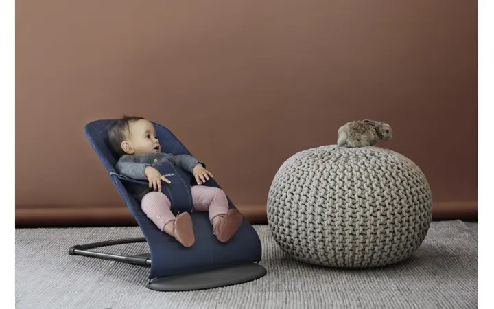 Шезлонг для немовлят BabyBjorn Bouncer BLISS Woven Navy Blue Classic Quilt — Photo 10