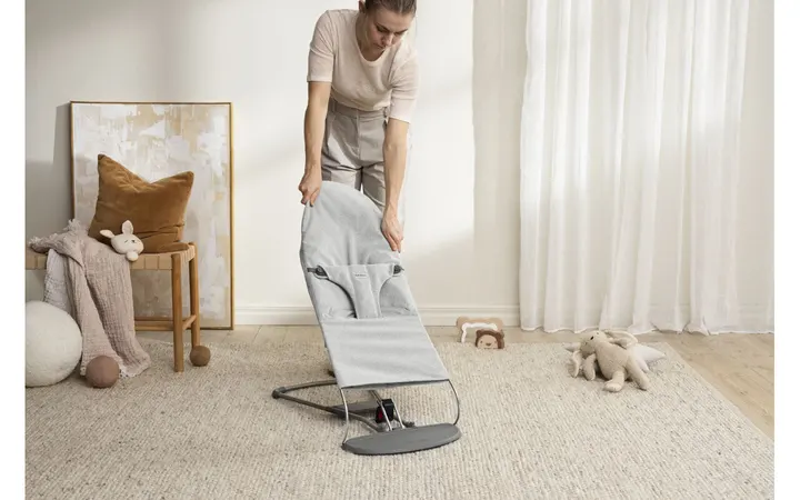Шезлонг для немовлят BabyBjorn Bouncer BLISS Woven Light Grey Melange — Photo 15