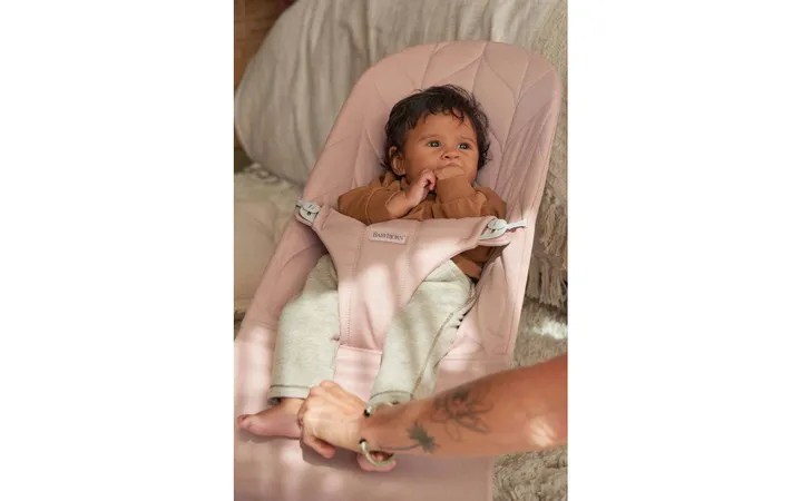 Шезлонг для немовлят BabyBjorn Bouncer BLISS Woven Petal Quilt Dusty Pink — Photo 22
