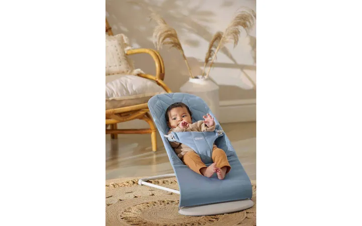 Шезлонг для немовлят BabyBjorn Bouncer BLISS Woven Petal Quilt Blue — Photo 13