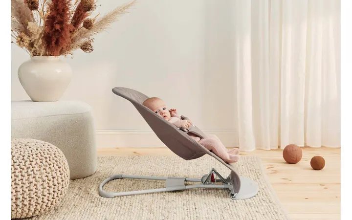 Шезлонг для немовлят BabyBjorn Bouncer BLISS Woven Petal Quilt Sand Grey — Photo 18