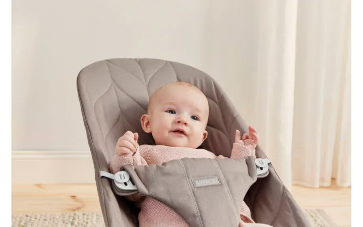 Шезлонг для немовлят BabyBjorn Bouncer BLISS Woven Petal Quilt Sand Grey — Photo 21