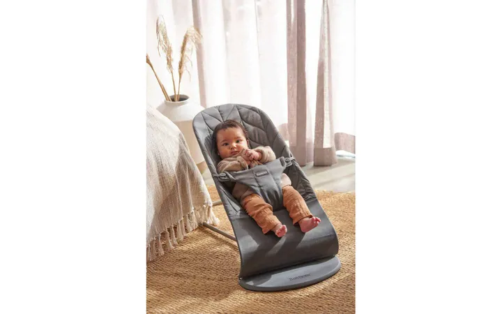Шезлонг для немовлят BabyBjorn Bouncer BLISS Woven Petal Quilt Antracyt — Photo 21