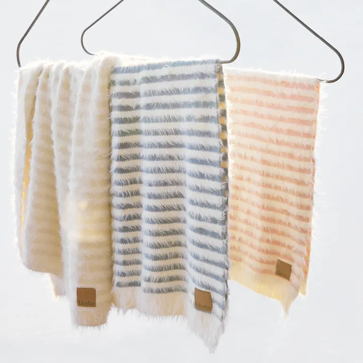 Плед Elodie Details Furry Knit Blanket Vanilla White — Photo 6
