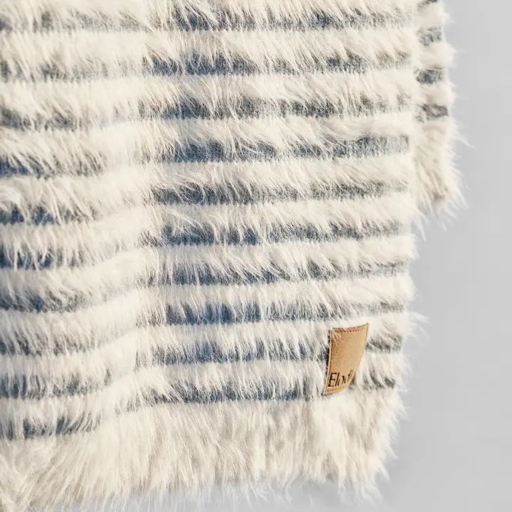 Плед Elodie Details furry Knit Blanket Berry Blue — Photo 8