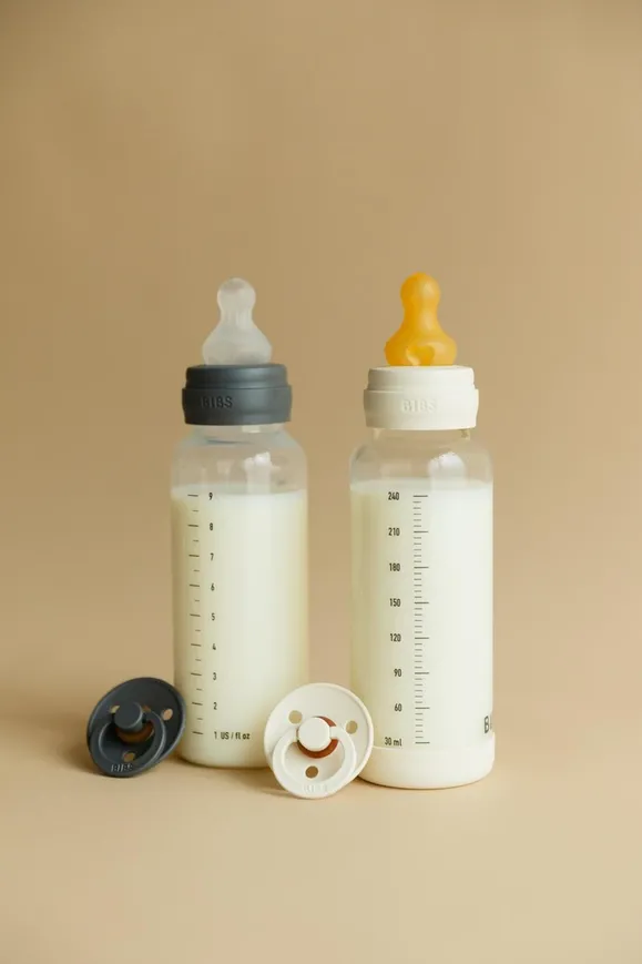 Скляна дитяча пляшечка BIBS Glass Baby Bottle Round Latex 1 pack 240 мл Medium Flow (середній потік) Sage — Photo 11