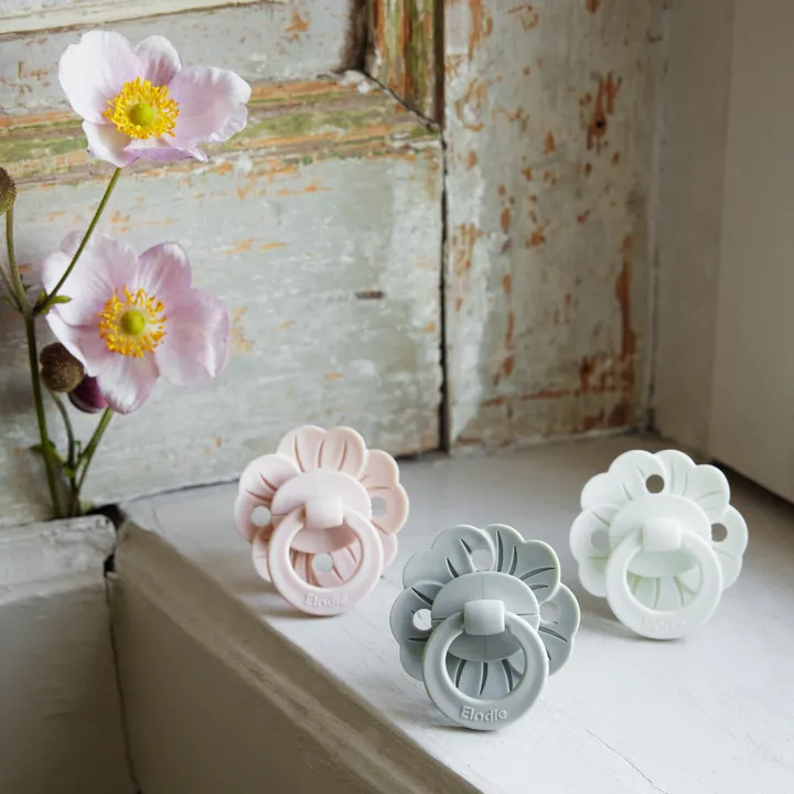Пустушка Elodie Details Binky Bloom Powder Pink — Photo 7