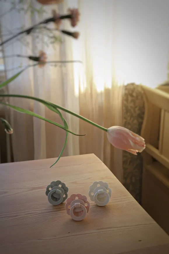 Пустушка Elodie Details Binky Bloom Mineral Green — Photo 8
