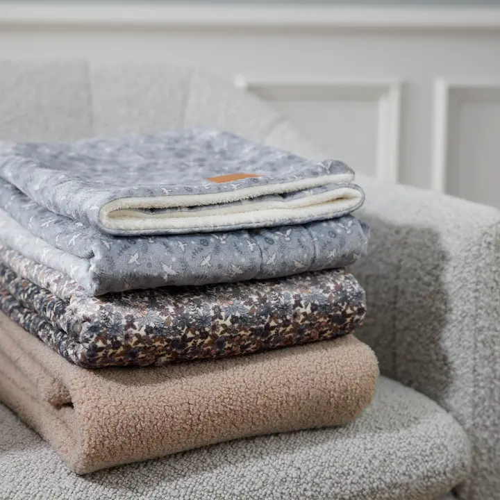 Плед Elodie Details Pearl Velvet Blanket Blue Garden — Photo 5