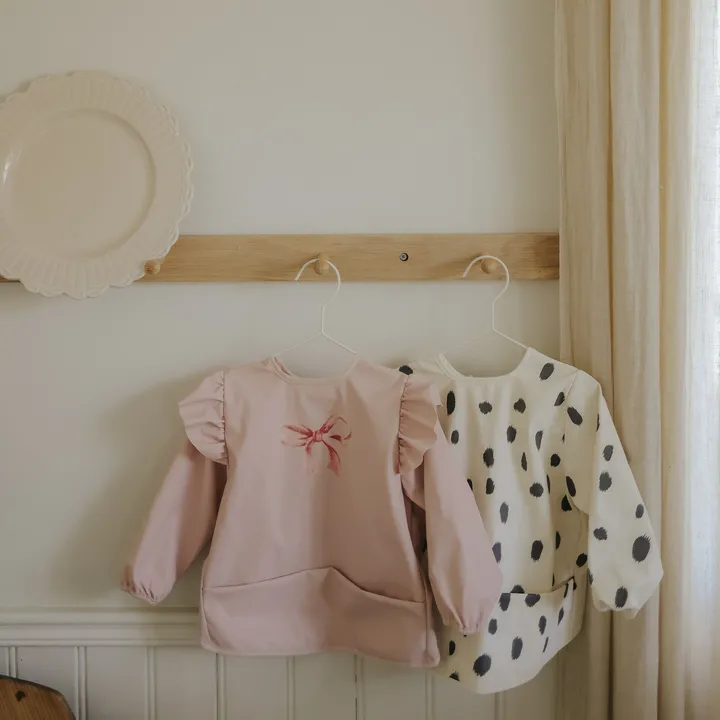 Нагрудник з рукавами для годування Elodie Details Longsleeved Baby Bib Dalmatian Dots Grande — Photo 11