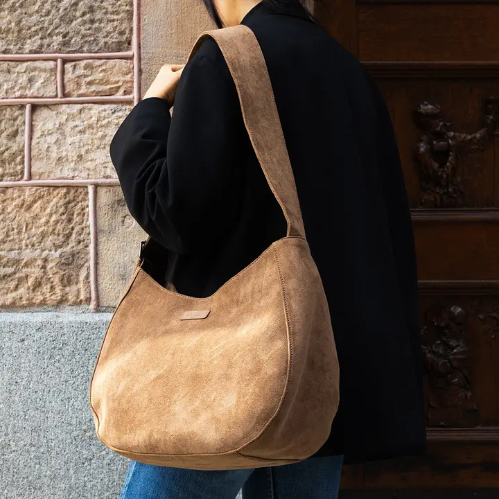 Сумка для мами Elodie Details Moon Bag Caramel Brown — Photo 12