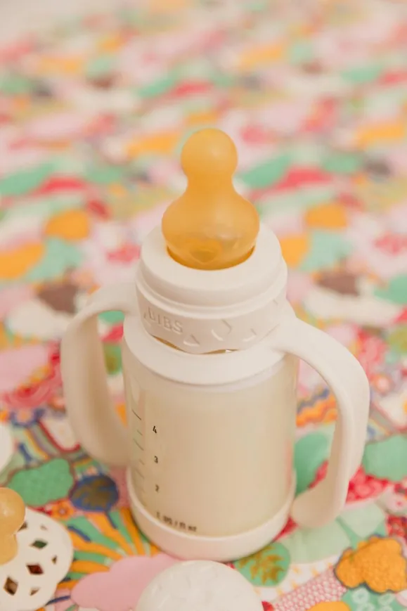 Скляна дитяча пляшечка BIBS Glass Boheme Baby Bottle Round Latex 1 pack 240 мл Medium Flow (середній потік) Ivory — Photo 13