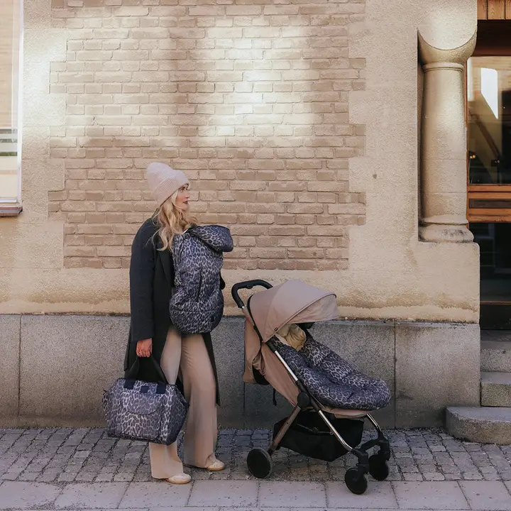 Сумка для мами Elodie Details Le Leopard — Photo 16