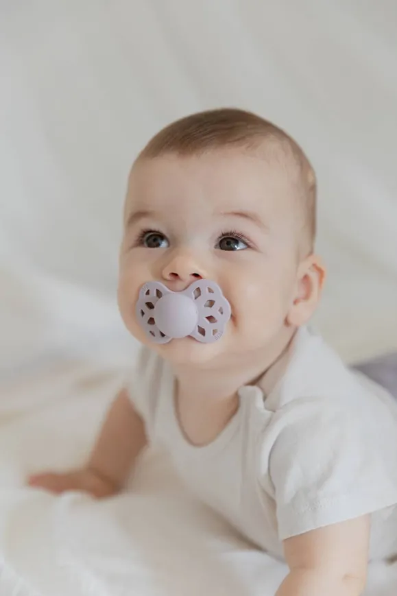 Соска пустушка BIBS Infinity Silicone Symmetrical (симетрична) – Fossil Grey 6-18 міс. — Photo 6